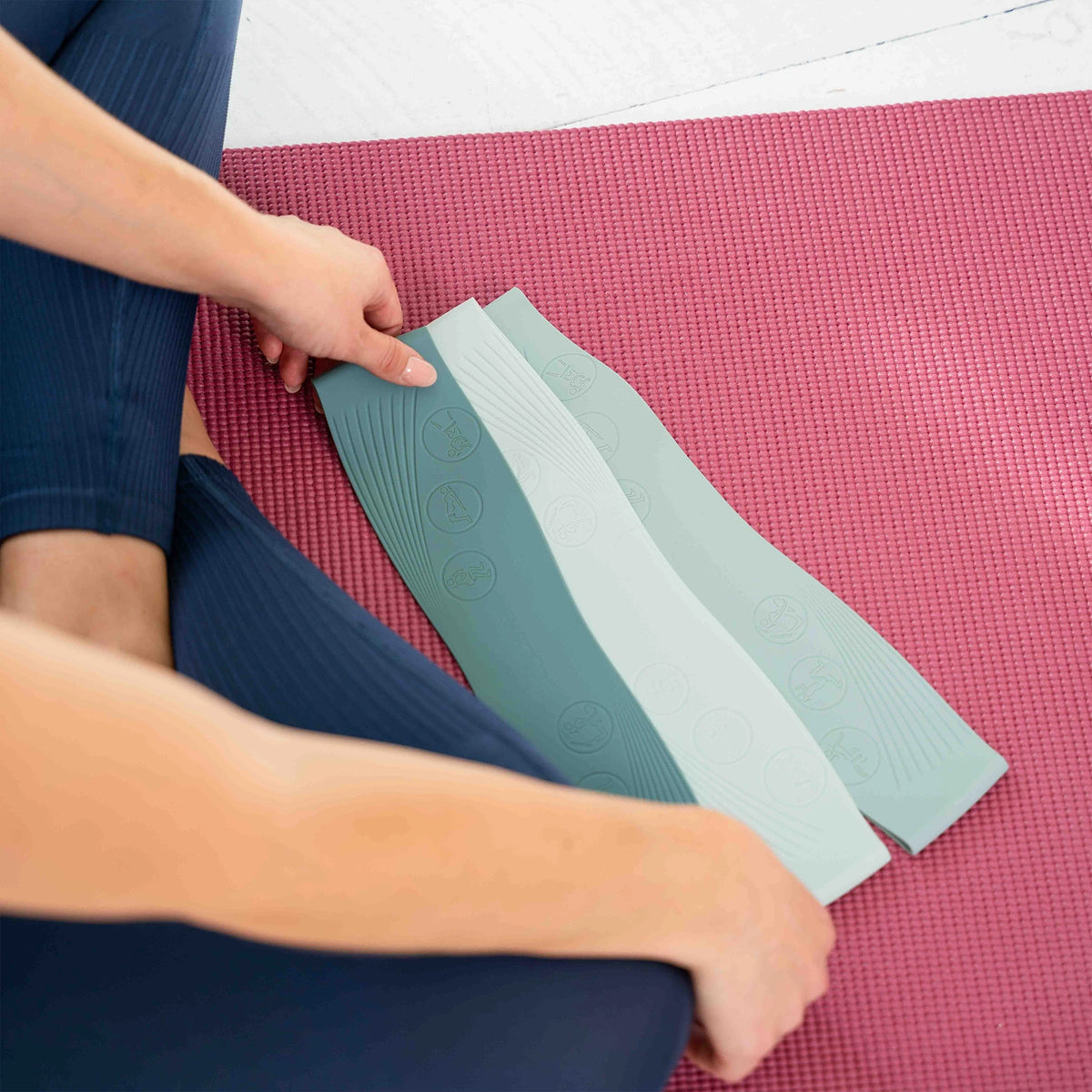 Pilates Komplett-Set Premium - mit Geschenkbox - Sky Blue PRO Set: mit Pilatesmatte + Kurs - Sportgerät von NEOLYMP | Fitnessequipment und Sportartikel